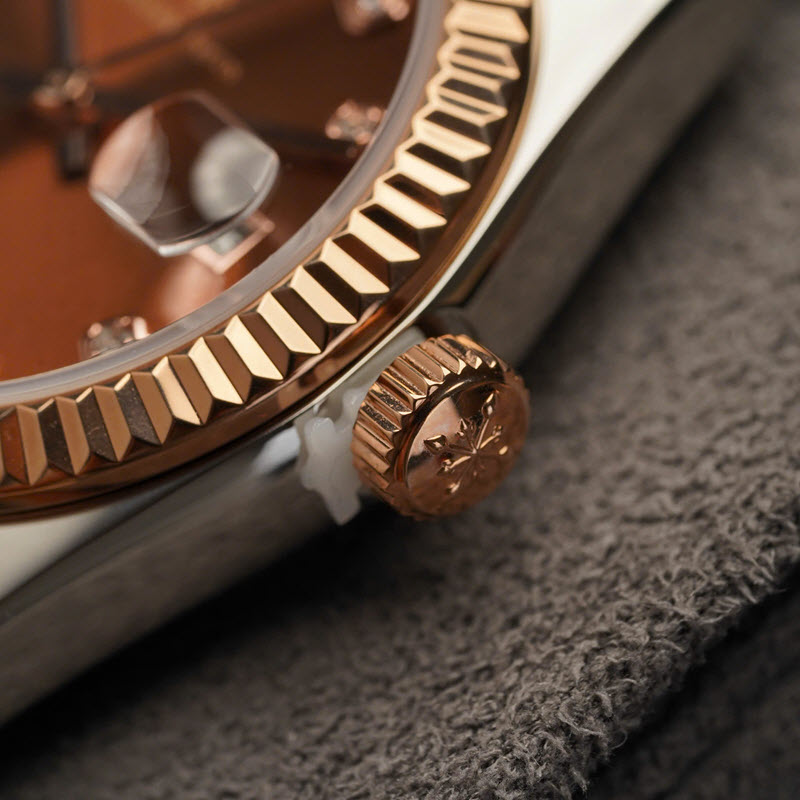 Đồng Hồ Nữ Alexander Ferros 8222D/08 Cao Cấp Viền Khía Nâu Đính Đá - Ảnh 5